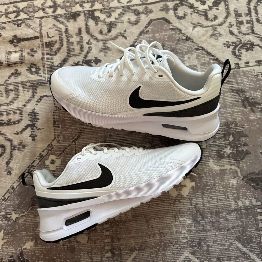 Nike White and Black air max nauxius